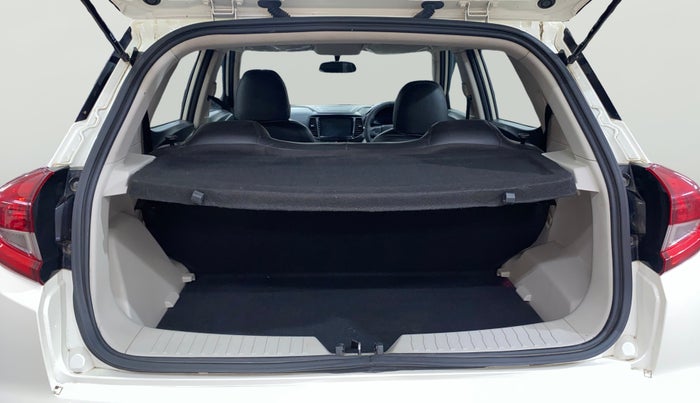 2023 Mahindra XUV300 W4 1.2 PETROL, Petrol, Manual, 8,022 km, Boot Open Zoomed View