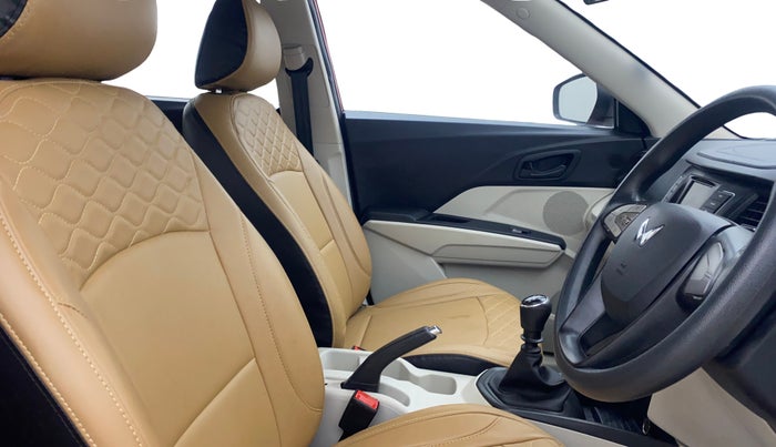 2023 Mahindra XUV300 W6 1.2 PETROL, Petrol, Manual, 3,926 km, Right Side Front Door Cabin