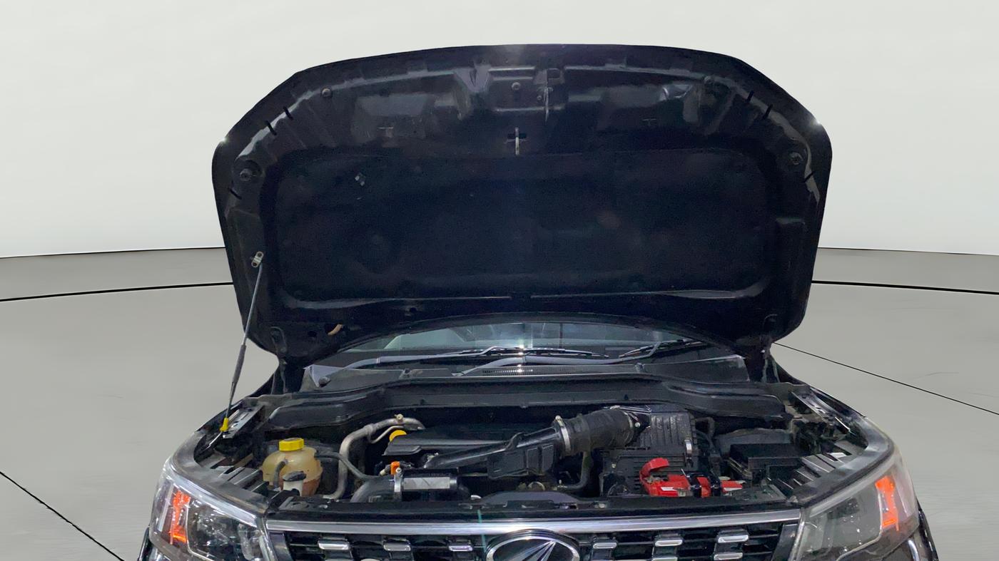 2022 Mahindra XUV300 W8 1.2 PETROL, Petrol, Manual, 41,305 km, Open Bonet