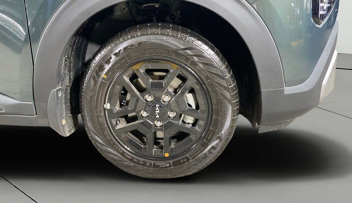 2025 KIA Carens Clavis HTE(O) 1.5 Petrol MT, Petrol, Manual, 315 km, Right Front Wheel