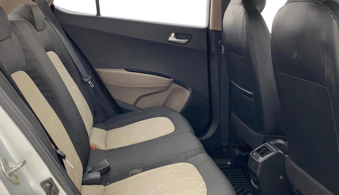 2016 Hyundai Grand i10 SPORTZ 1.2 KAPPA VTVT, CNG, Manual, 25,982 km, Right Side Rear Door Cabin