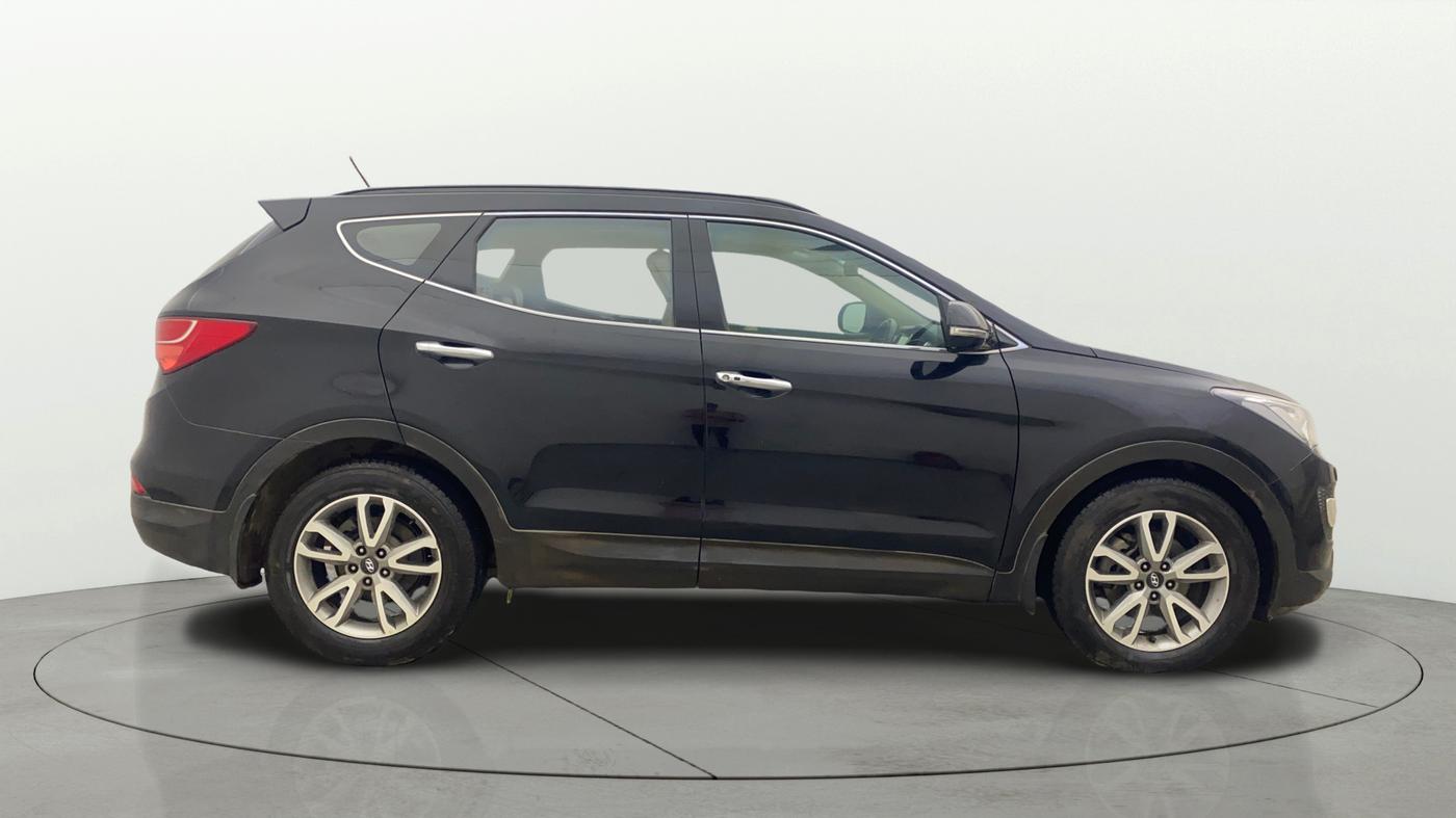 2015 Hyundai Santa Fe 4 WD AT, Diesel, Automatic, 67,536 km, Right Side View
