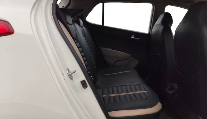 2016 Hyundai Grand i10 SPORTZ 1.2 KAPPA VTVT, Petrol, Manual, 1,06,696 km, Right Side Rear Door Cabin