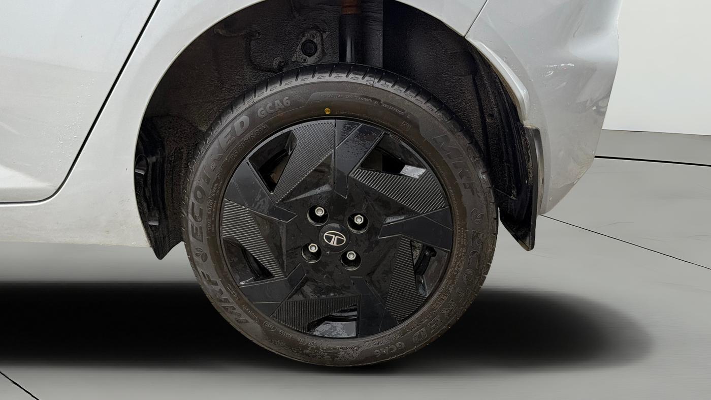 2025 Tata ALTROZ Creative Petrol 5AMT, Petrol, Automatic, 1,371 km, Left Rear Wheel