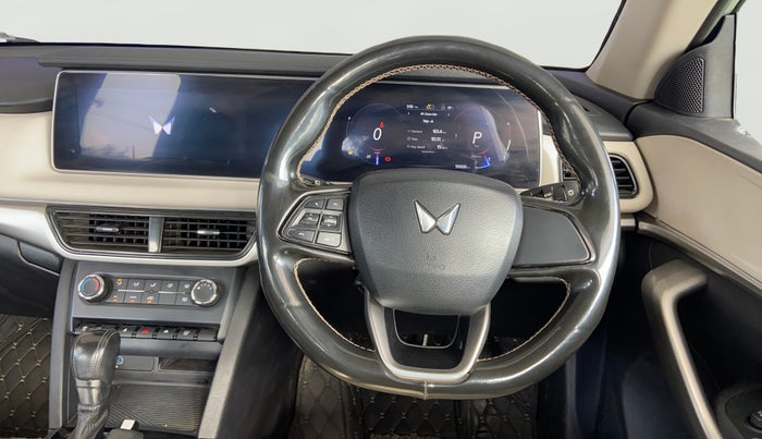 2021 Mahindra XUV700 AX 3 P AT 5 STR, Petrol, Automatic, 50,006 km, Steering Wheel Close Up