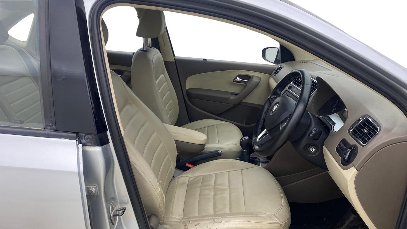 2015 Skoda Rapid AMBITION 1.6 MPI MT, Petrol, Manual, 29,042 km, Right Side Front Door Cabin