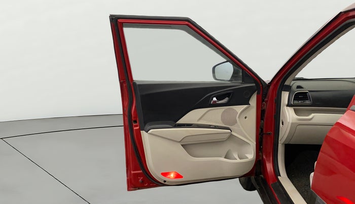 2020 Mahindra XUV300 W8 1.5 DIESEL, Diesel, Manual, 91,617 km, LHS Front Door