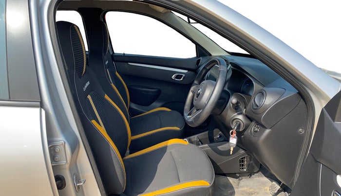 2022 Renault Kwid CLIMBER 1.0 AMT, Petrol, Automatic, 27,697 km, Right Side Front Door Cabin