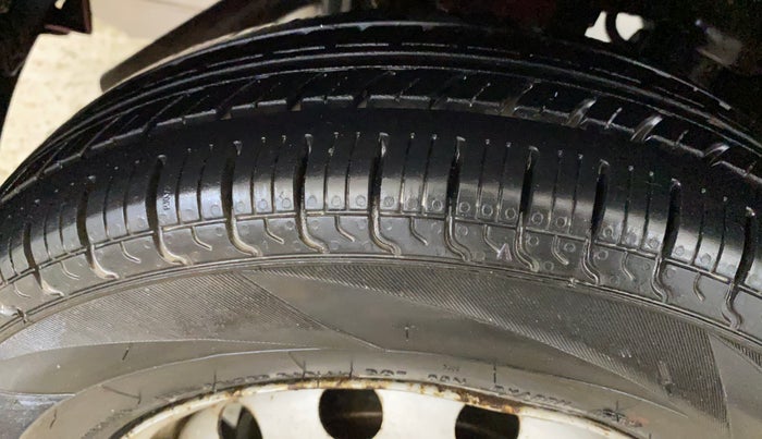 2015 Hyundai Eon ERA +, Petrol, Manual, 23,656 km, Right Rear Tyre Tread