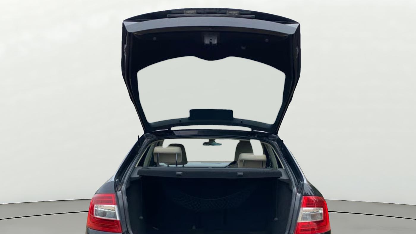 2014 Skoda Octavia ELEGANCE 1.8 TSI AT, Petrol, Automatic, 89,206 km, Boot Door Open