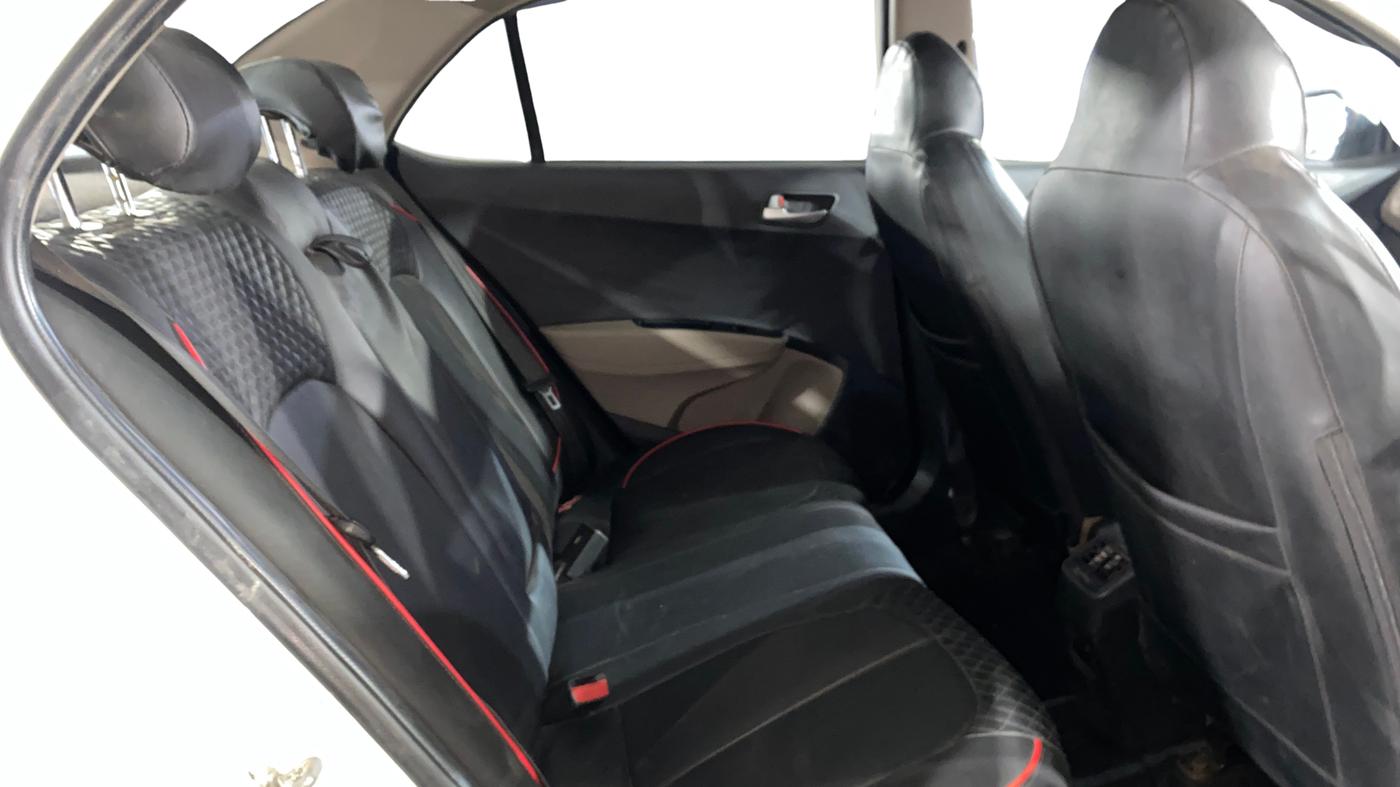 2018 Hyundai Xcent SX 1.2 (O), Petrol, Manual, 69,213 km, Right Side Rear Door Cabin