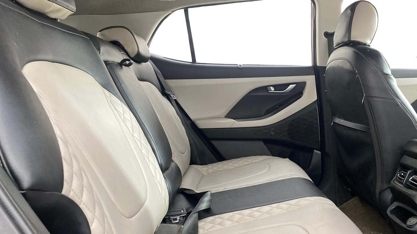 2022 Hyundai Creta SX 1.5 PETROL, Diesel, Manual, 1,03,051 km, Right Side Rear Door Cabin