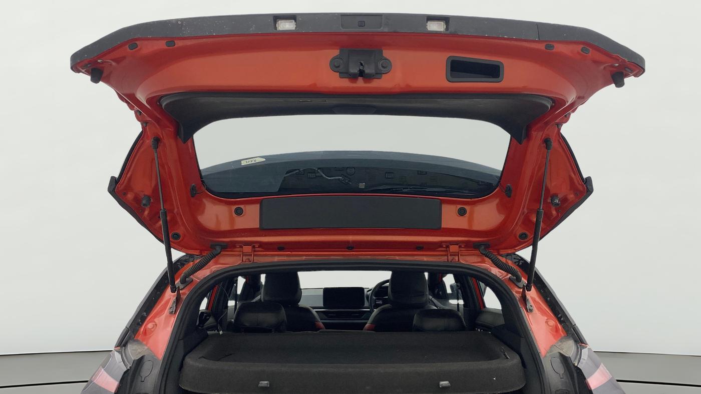 2024 Tata NEXON FEARLESS SUNROOF DUAL TONE 1.2 PETROL, Petrol, Manual, 5,972 km, Boot Door Open