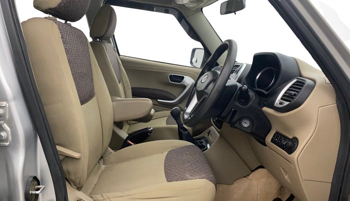 2015 Mahindra TUV300 T8, Diesel, Manual, 51,720 km, Right Side Front Door Cabin