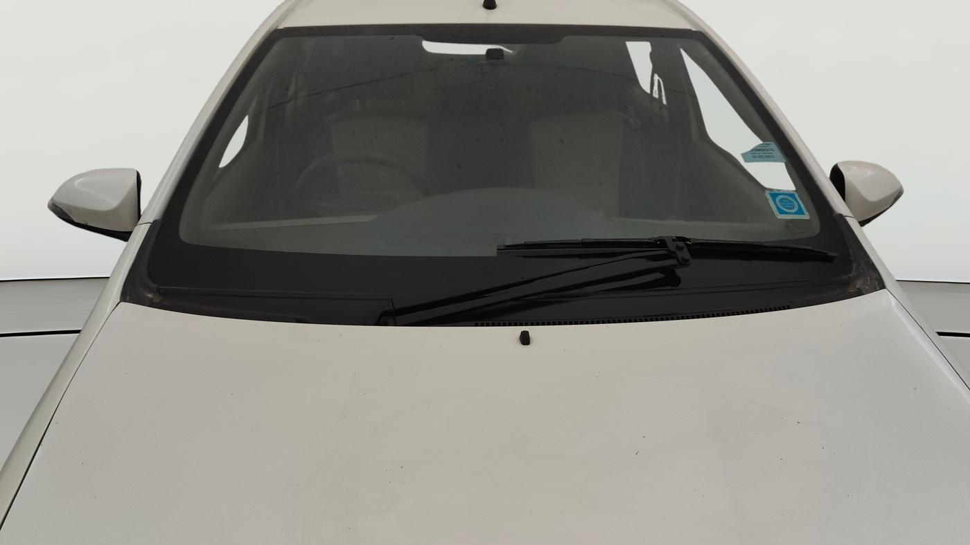 2015 Toyota Etios VX, CNG, Manual, 1,10,885 km, Front Windshield