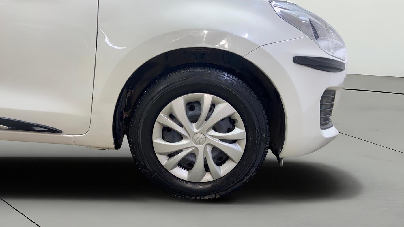 2020 Maruti Swift VXI AMT, Petrol, Automatic, 38,458 km, Right Front Wheel