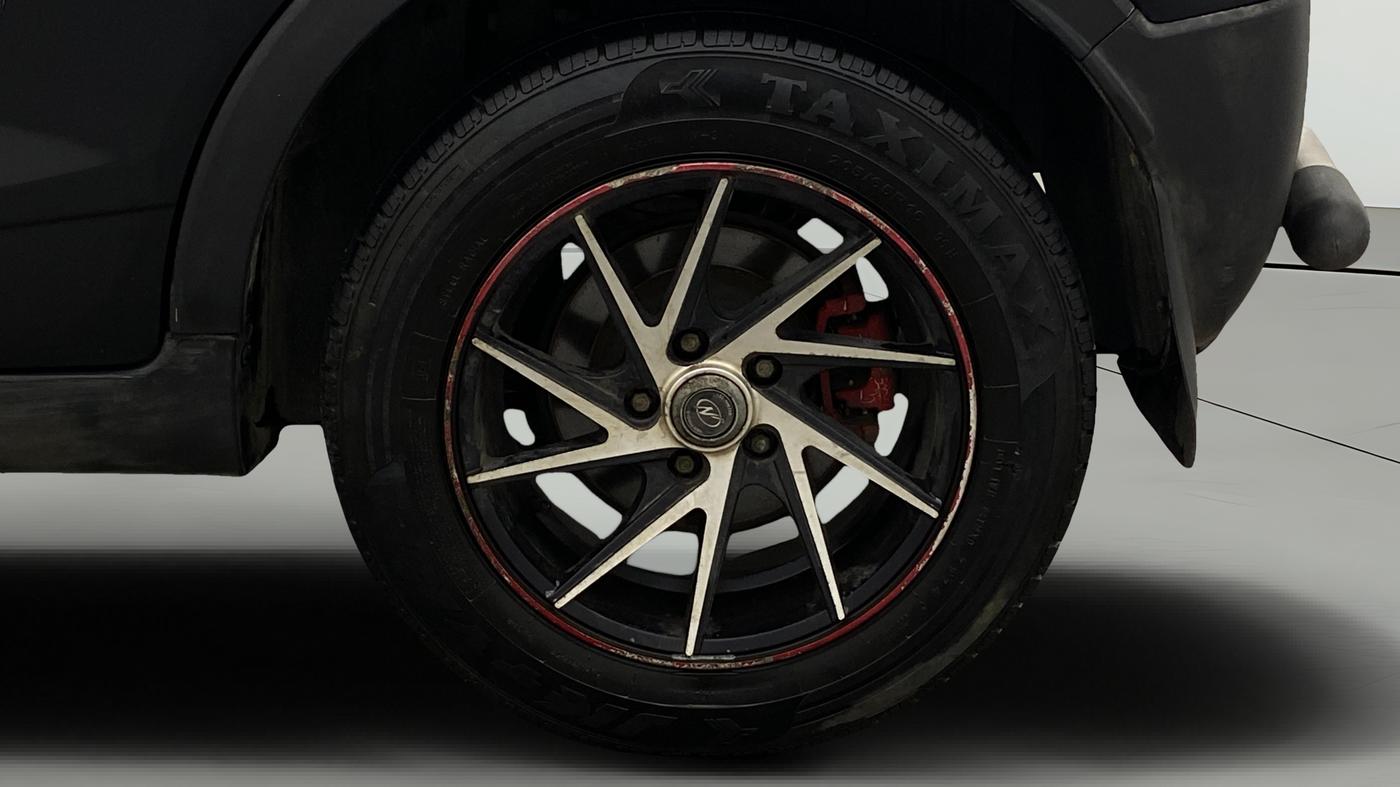 2022 Mahindra XUV300 W4 1.2 PETROL, Petrol, Manual, 1,08,779 km, Left Rear Wheel