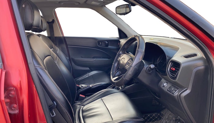 2019 Hyundai VENUE SX PLUS 1.0 TURBO DCT DUAL TONE, Petrol, Automatic, 29,566 km, Right Side Front Door Cabin