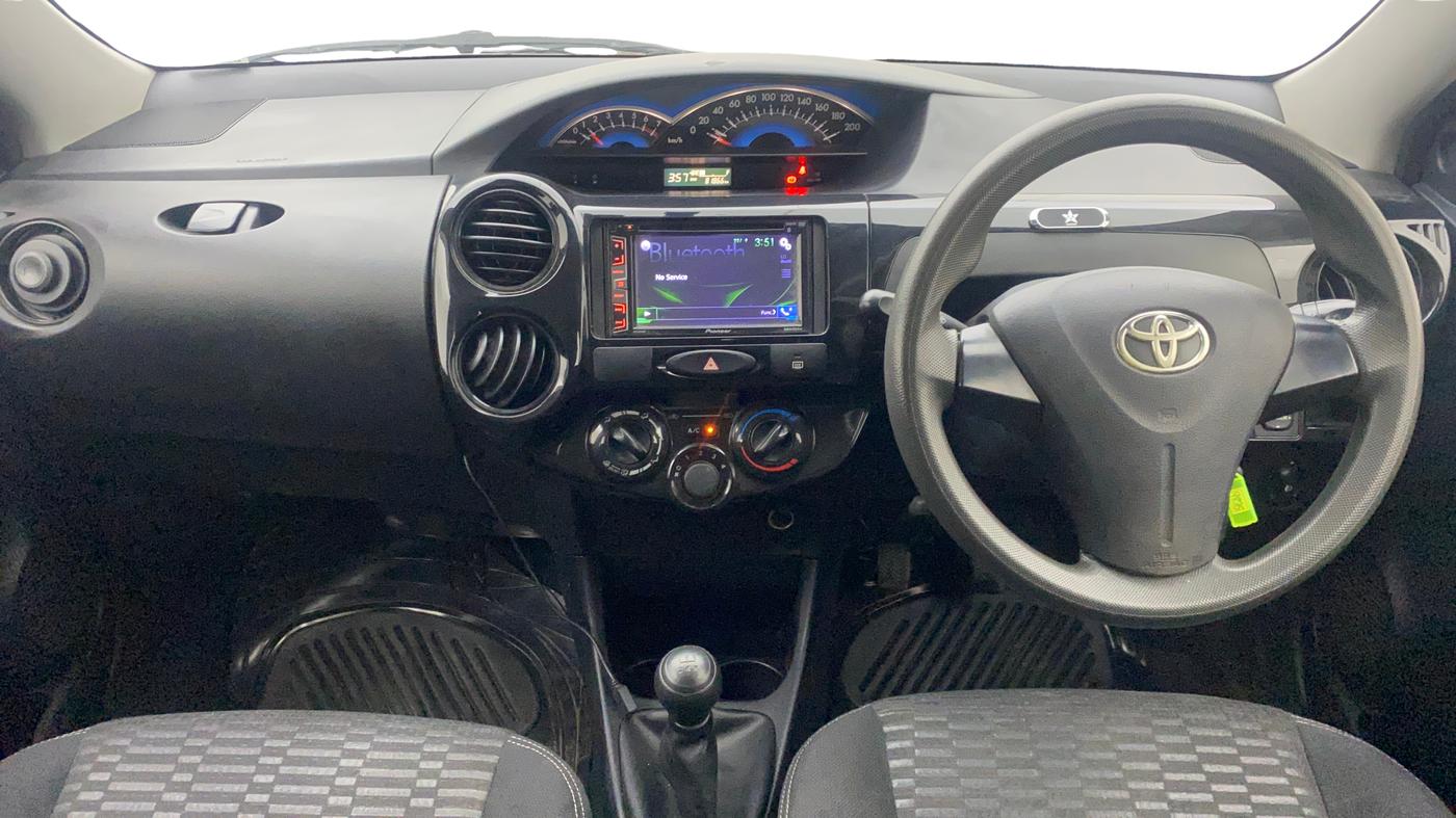 2015 Toyota Etios CROSS 1.2 G, Petrol, Manual, 81,910 km, Dashboard