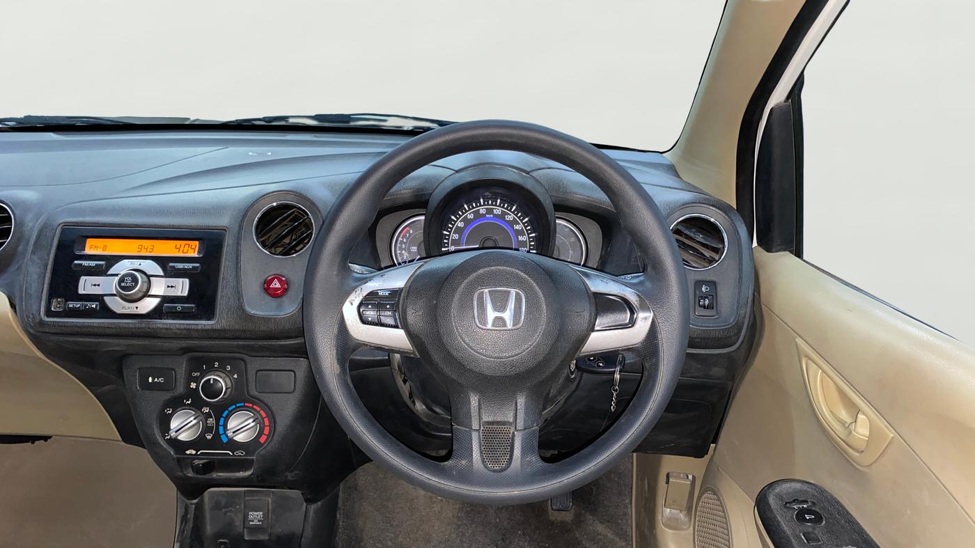 2015 Honda Amaze 1.2L I-VTEC S, Petrol, Manual, 1,09,812 km, Steering Wheel Close Up