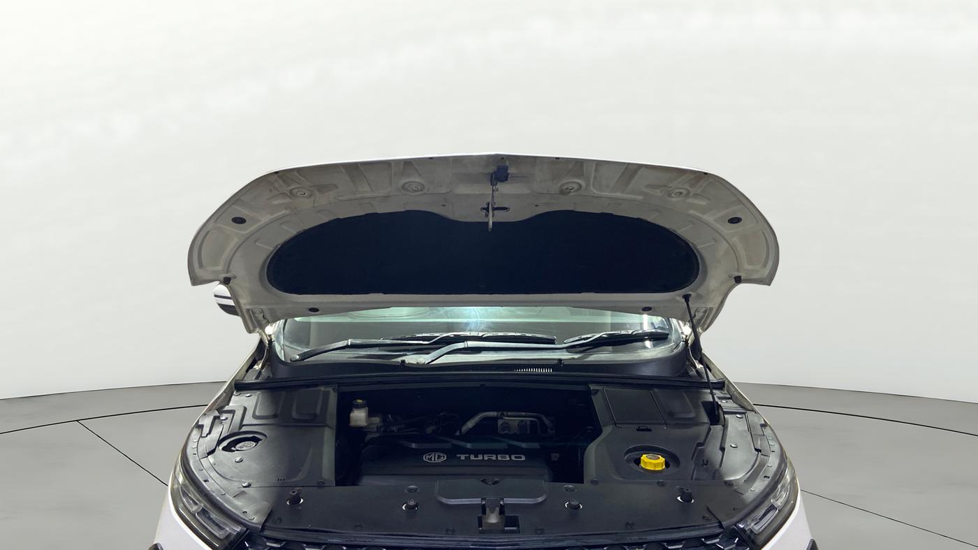 2021 MG HECTOR PLUS SUPER 1.5 PETROL TURBO HYBRID MT 7-STR, Petrol, Manual, 30,423 km, Open Bonet