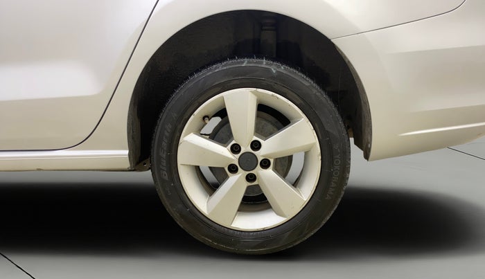 2015 Skoda Rapid AMBITION 1.6 MPI MT, Petrol, Manual, 1,43,066 km, Left Rear Wheel