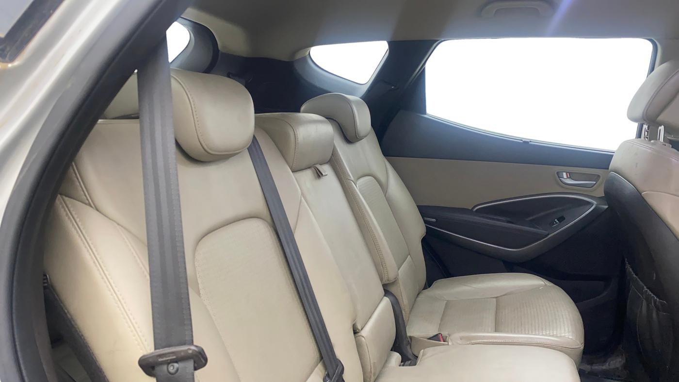2014 Hyundai Santa Fe 4 WD AT, Diesel, Automatic, 1,45,736 km, Right Side Rear Door Cabin