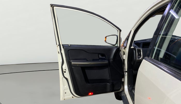 2017 Tata Hexa XMA 4X2 7 STR, Diesel, Automatic, 77,501 km, LHS Front Door