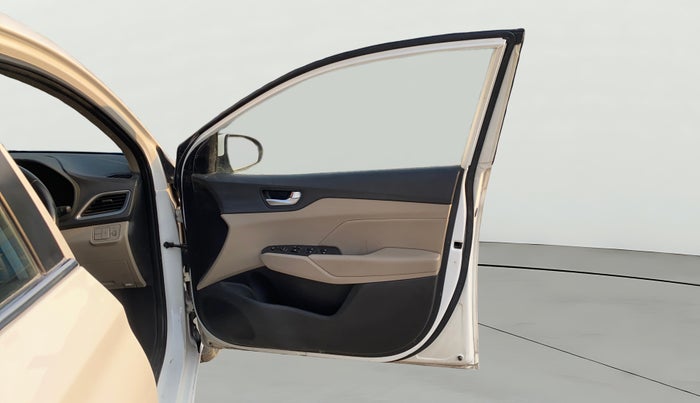 2017 Hyundai Verna 1.6 VTVT SX (O) AT, Petrol, Automatic, 43,429 km, RHS Front Door