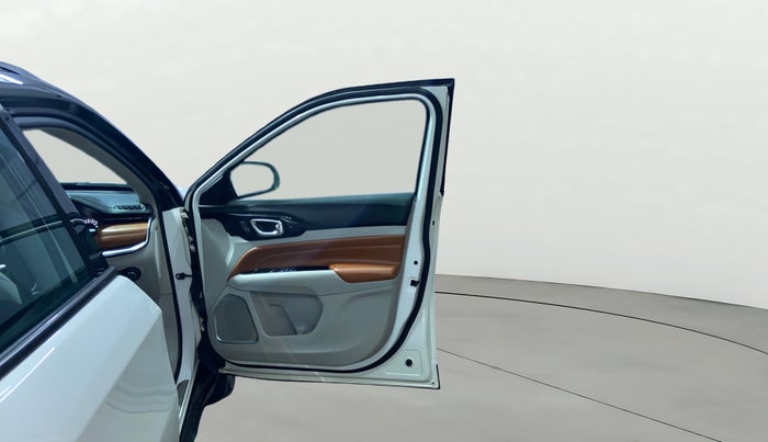 2021 Jeep Compass LIMITED (O) 2.0 DIESEL 4X4 AT, Diesel, Automatic, 1,09,401 km, RHS Front Door