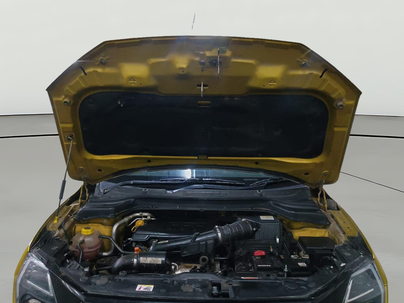 2024 Mahindra XUV 3XO AX5 1.2 L TCMPFi, Petrol, Manual, 31,773 km, Open Bonet