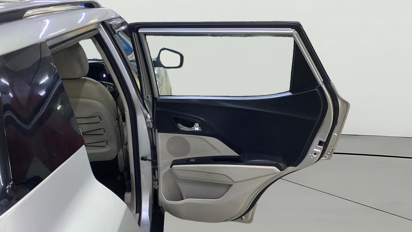 2019 Mahindra XUV300 W8 (O) 1.2 PETROL, Petrol, Manual, 80,379 km, RHS Rear Door