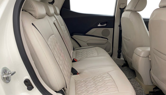 2021 Mahindra XUV300 W8 1.2 PETROL, Petrol, Manual, 24,301 km, Right Side Rear Door Cabin