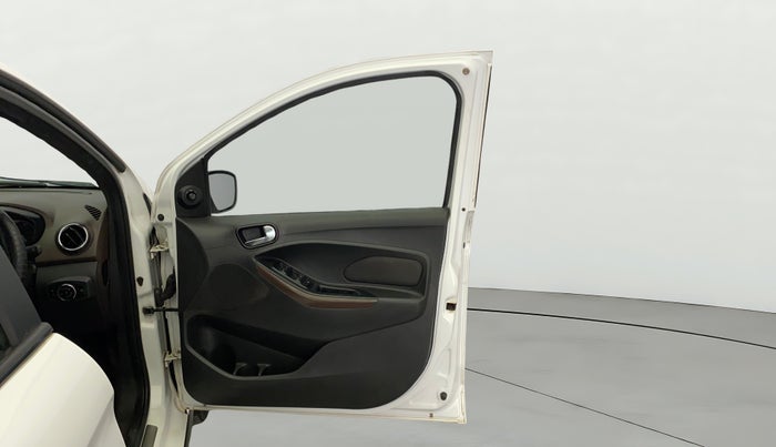 2019 Ford FREESTYLE TITANIUM 1.5 DIESEL, Diesel, Manual, 1,34,993 km, RHS Front Door