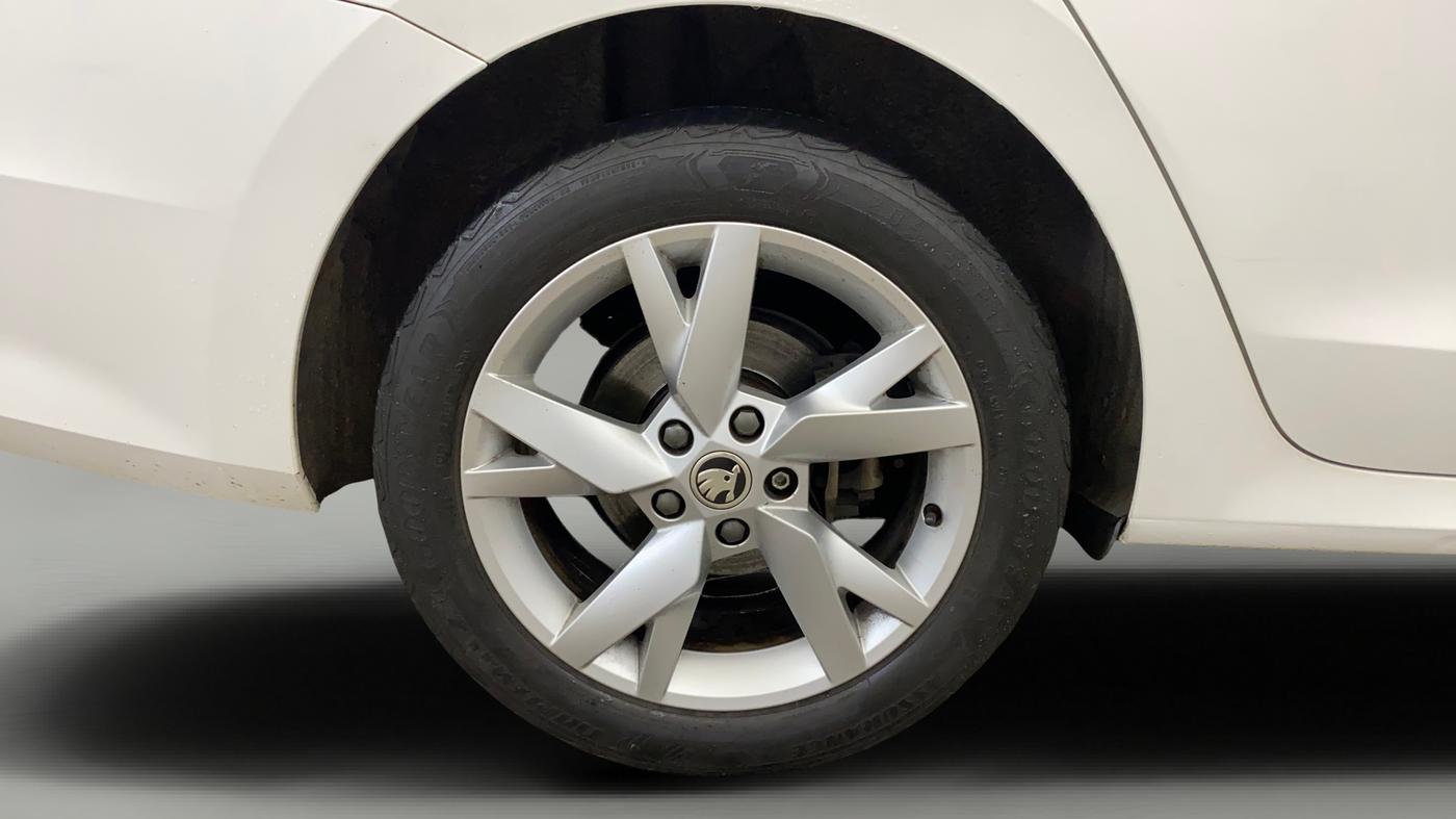 2022 Skoda Octavia STYLE 2.0, Petrol, Automatic, 43,686 km, Right Rear Wheel