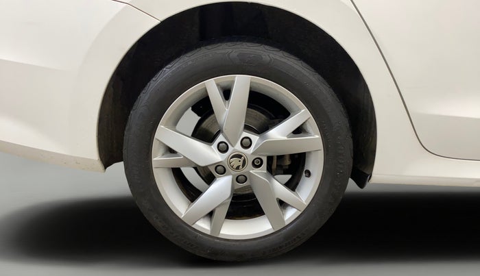 2022 Skoda Octavia STYLE 2.0, Petrol, Automatic, 43,532 km, Right Rear Wheel