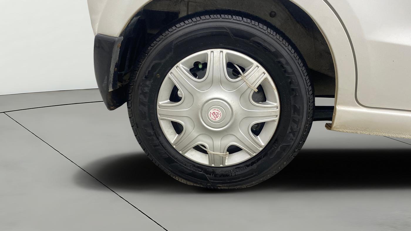 2013 Maruti A Star VXI (ABS) AT, Petrol, Automatic, 29,903 km, Right Rear Wheel