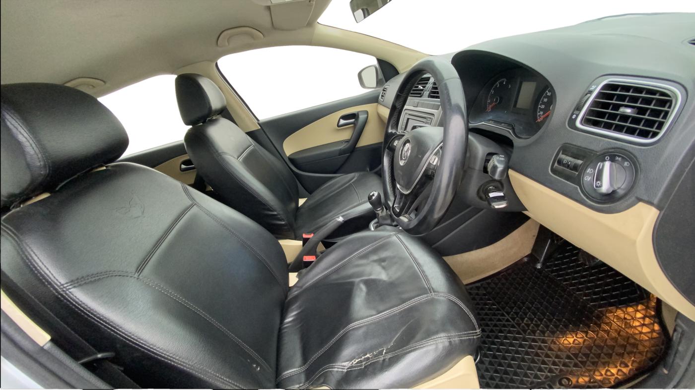 2015 Volkswagen Polo HIGHLINE1.2L, Petrol, Manual, 1,05,664 km, Right Side Front Door Cabin
