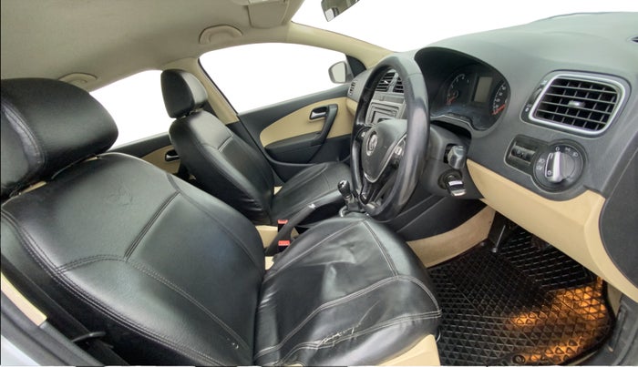 2015 Volkswagen Polo HIGHLINE1.2L, Petrol, Manual, 1,05,657 km, Right Side Front Door Cabin