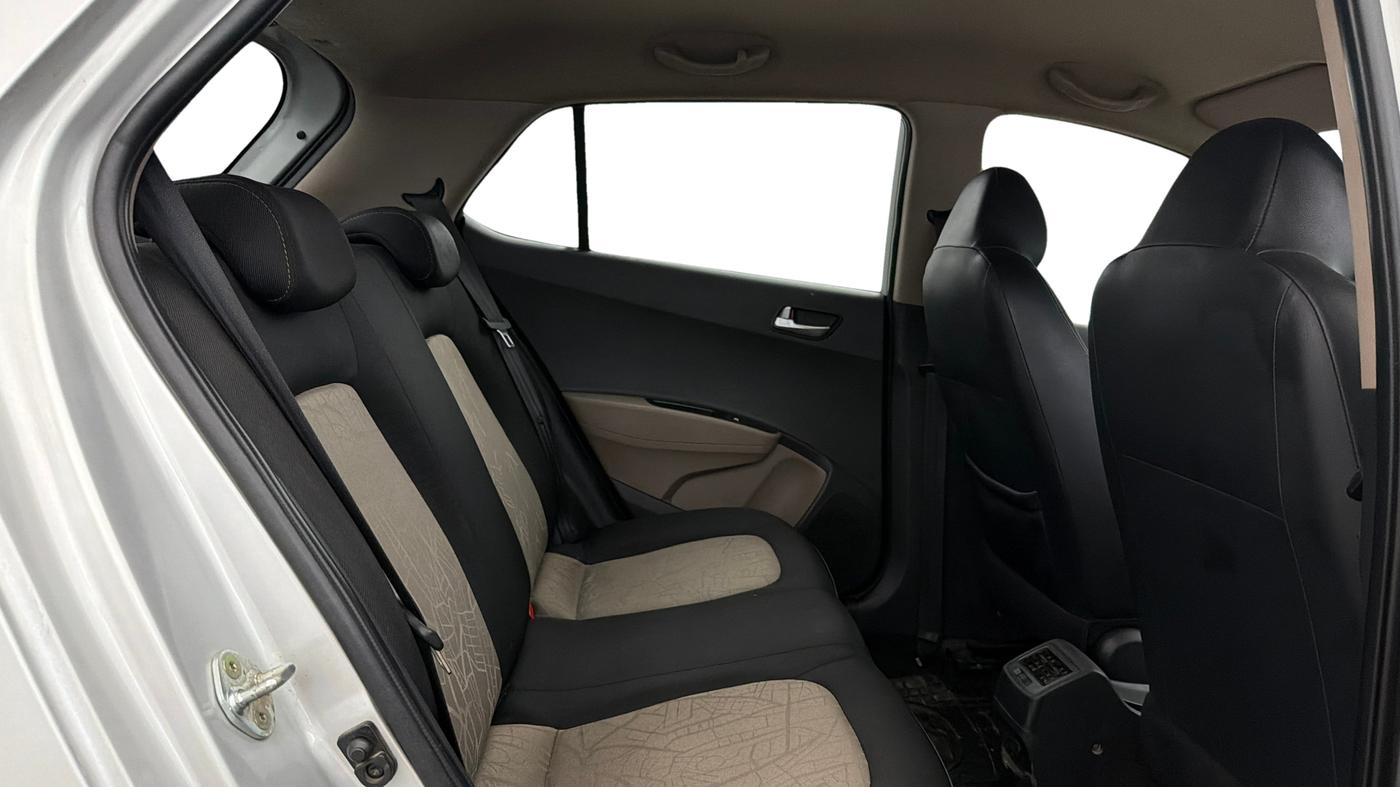 2016 Hyundai Grand i10 ASTA AT 1.2 KAPPA VTVT, Petrol, Automatic, 65,031 km, Right Side Rear Door Cabin