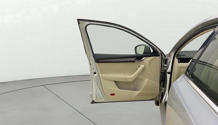 2016 Skoda Octavia 2.0 TDI CR STYLE PLUS AT, Diesel, Automatic, 60,469 km, LHS Front Door