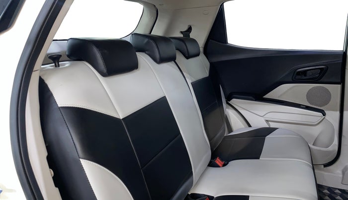 2021 Mahindra XUV300 W6 1.5 DIESEL AMT, Diesel, Automatic, 94,572 km, Right Side Rear Door Cabin