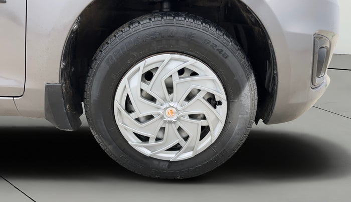 2015 Maruti Swift LXI (O), Petrol, Manual, 55,747 km, Right Front Wheel