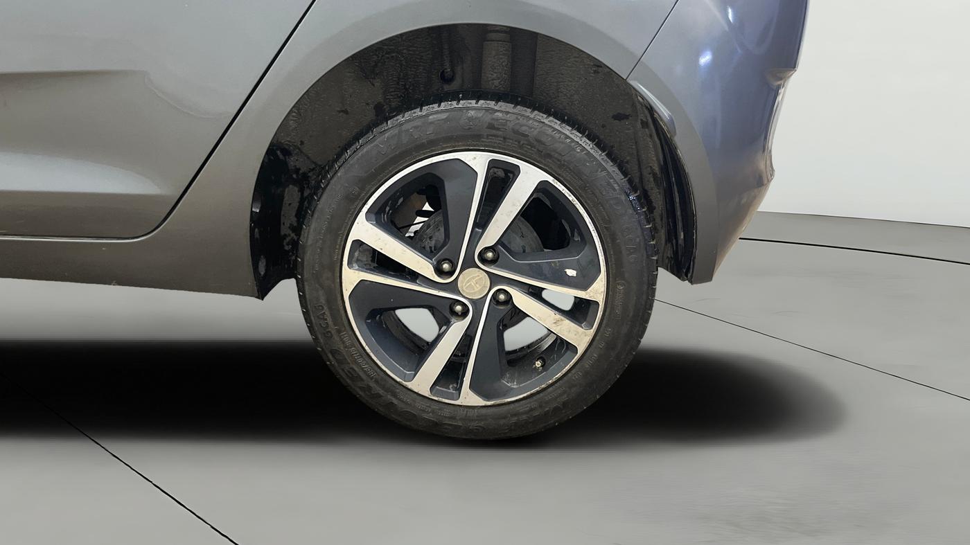 2024 Tata ALTROZ XZ PLUS SUNROOF CNG, CNG, Manual, 30,914 km, Left Rear Wheel