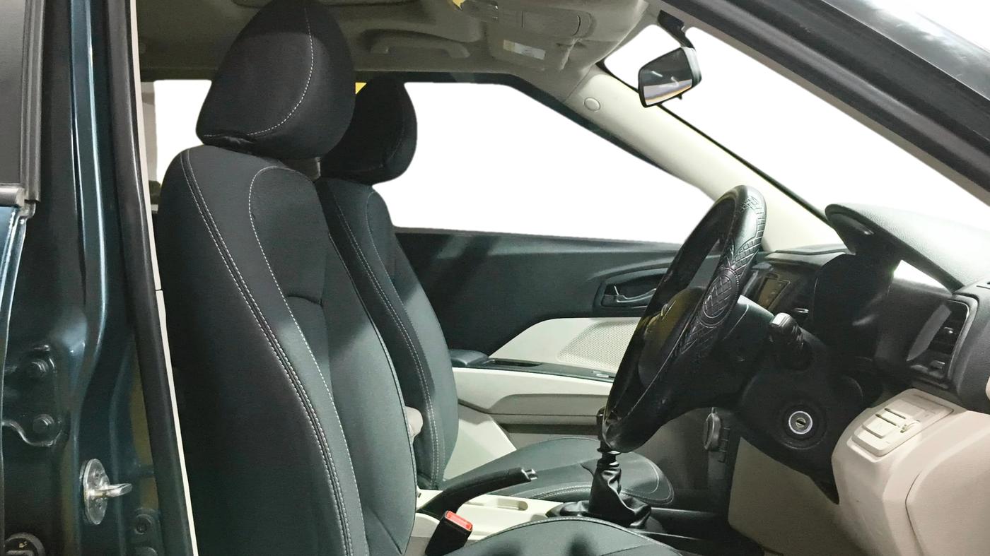 2023 Mahindra XUV300 W6 1.2 PETROL, Petrol, Manual, 36,754 km, Right Side Front Door Cabin