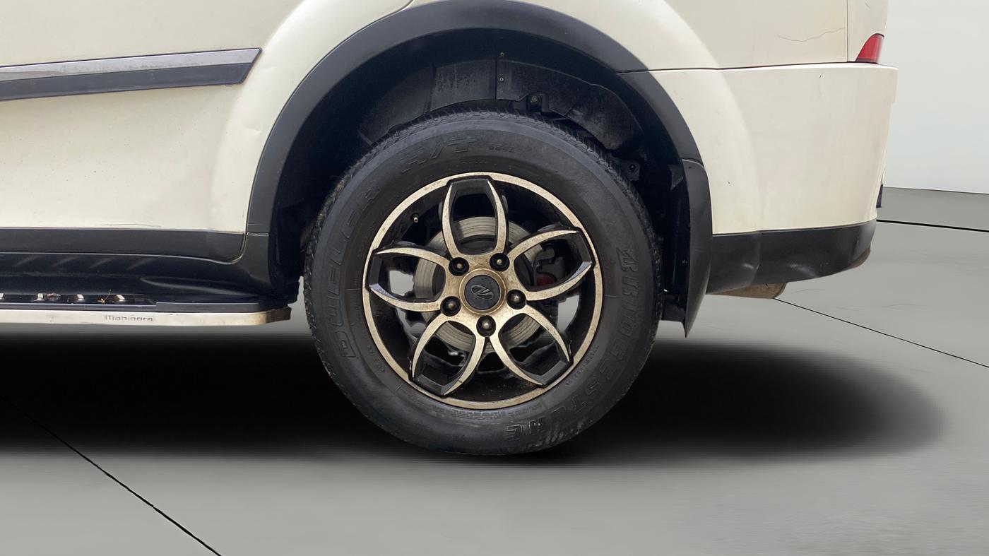 2020 Mahindra XUV500 W7, Diesel, Manual, 44,835 km, Left Rear Wheel