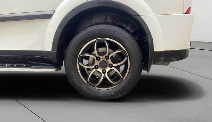 2020 Mahindra XUV500 W7, Diesel, Manual, 44,835 km, Left Rear Wheel