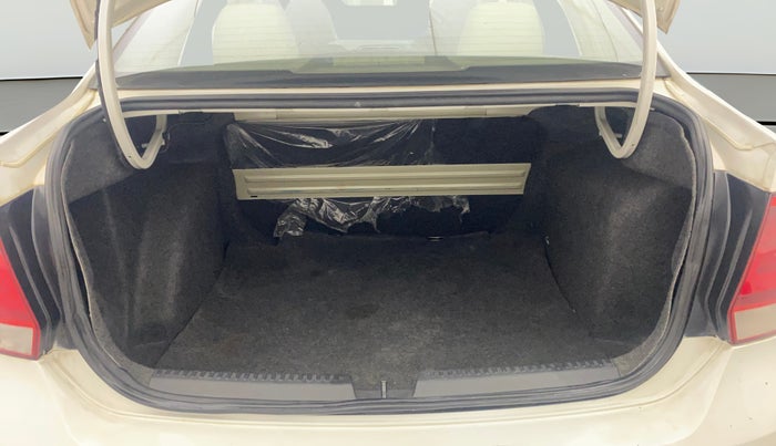 2014 Volkswagen Vento HIGHLINE 1.6 MPI, Petrol, Manual, 64,278 km, Boot Open Zoomed View