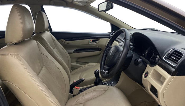 2016 Maruti Ciaz ZXI+, Petrol, Manual, 98,184 km, Right Side Front Door Cabin