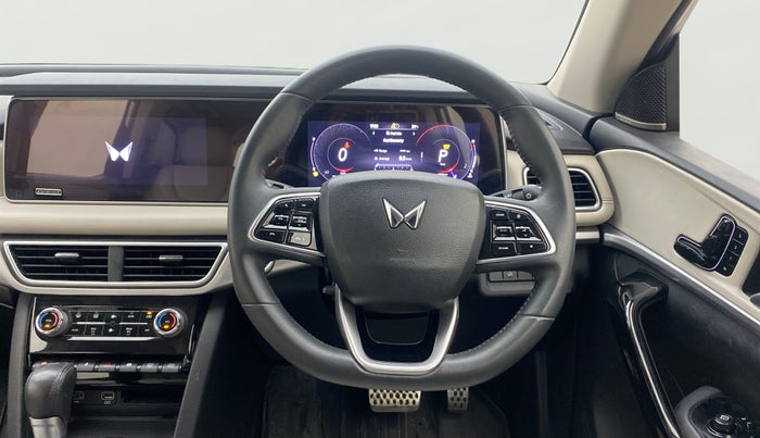 2022 Mahindra XUV700 AX 7 LUXURY D AWD AT 7 STR, Diesel, Automatic, 82,634 km, Steering Wheel Close Up